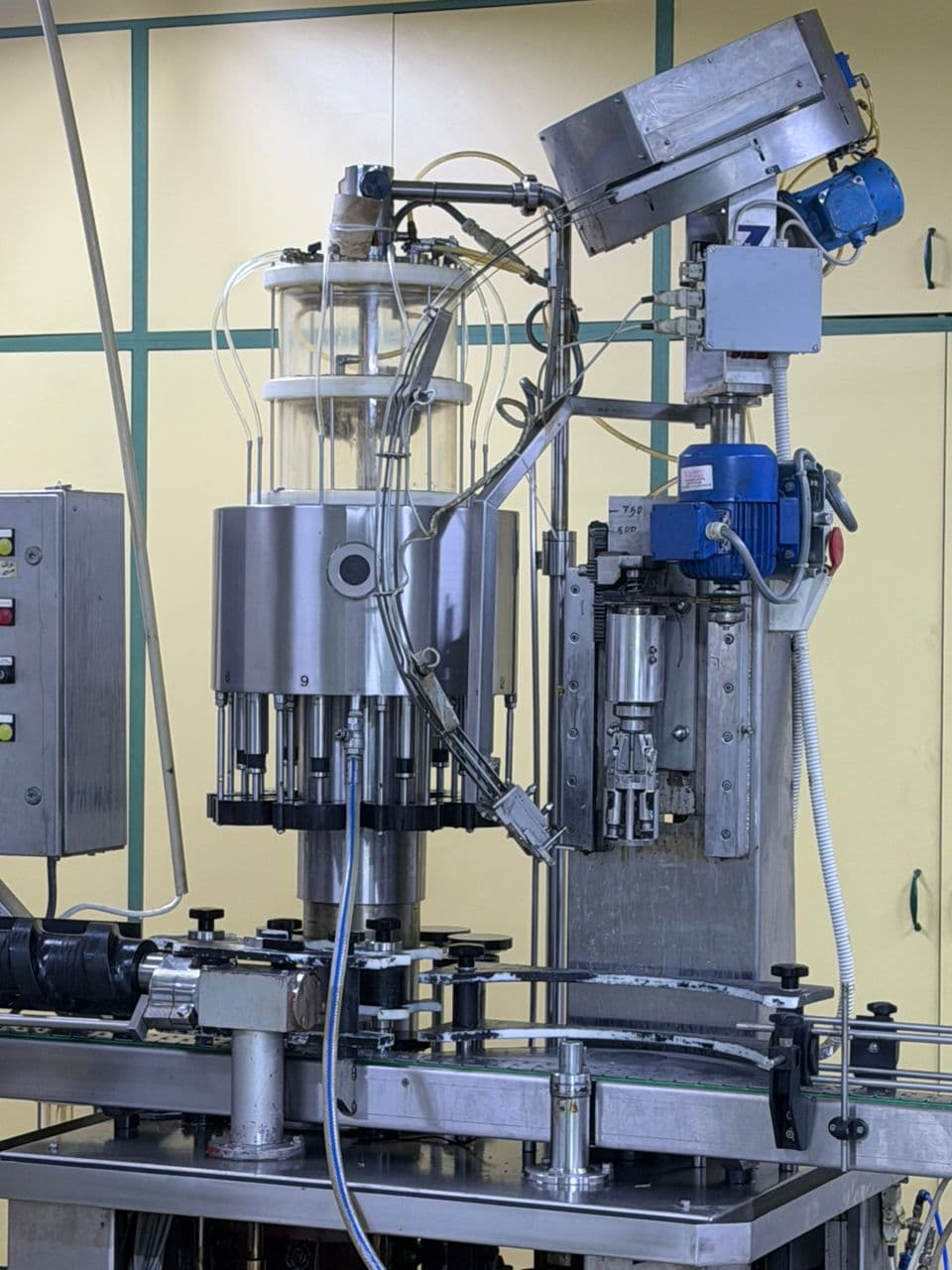 Bottle capping equipment